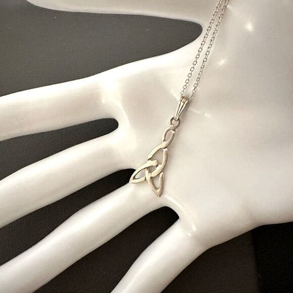 Sterling Silver Celtic Trinity Knot Irish Pendant Necklace - Picture 3 of 6